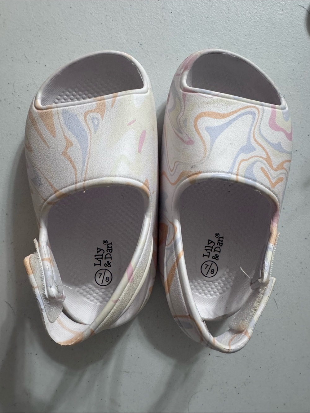 Lily & Dan Kids' Pastel Marble Slide Sandals - White